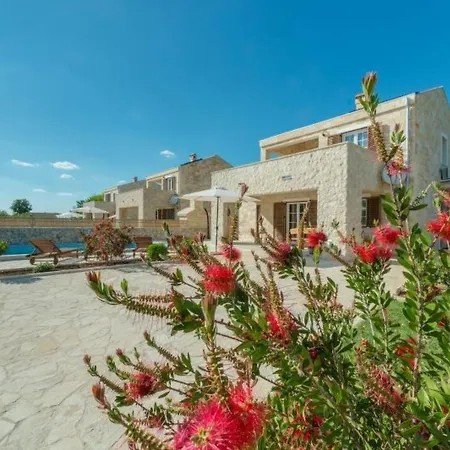 Steinvilla Mit Pool- Meerblick- Naehe Sandstrand By Interhome * Privlaka (Zadar)