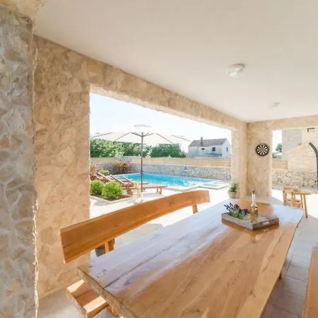 Steinvilla Mit Pool- Meerblick- Naehe Sandstrand By Interhome بيت للعطل *
