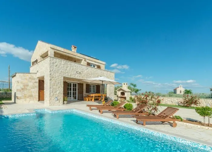 Steinvilla Mit Pool- Meerblick- Naehe Sandstrand By Interhome