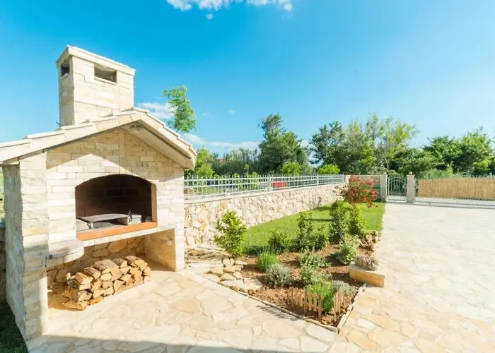 Hébergement de vacances Steinvilla Mit Pool- Meerblick- Naehe Sandstrand By Interhome Privlaka (Zadar)