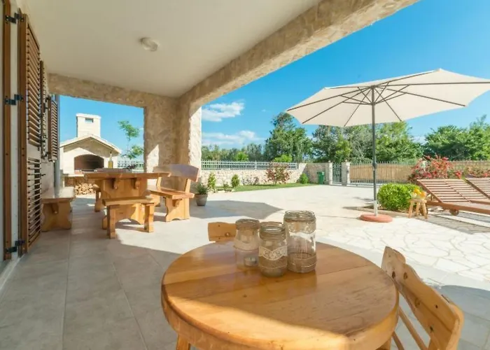 Hébergement de vacances Steinvilla Mit Pool- Meerblick- Naehe Sandstrand By Interhome *