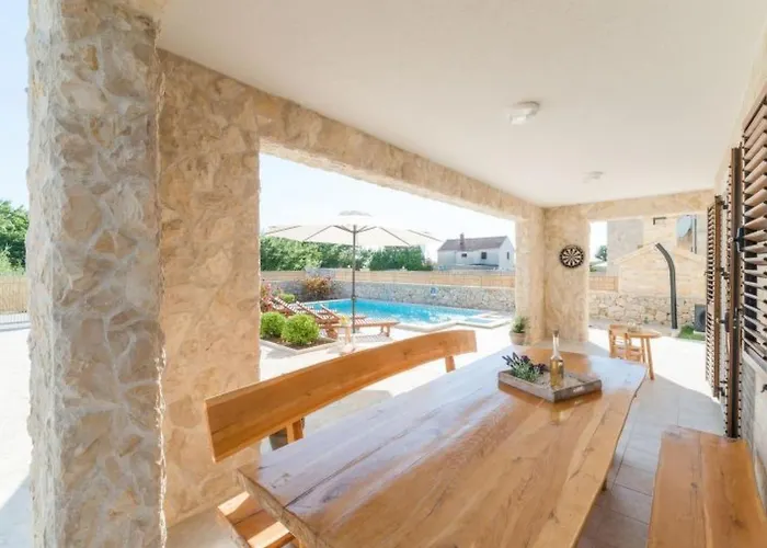 Steinvilla Mit Pool- Meerblick- Naehe Sandstrand By Interhome Hébergement de vacances *