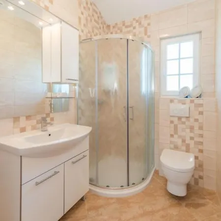 Steinvilla Mit Pool- Meerblick- Naehe Sandstrand By Interhome *