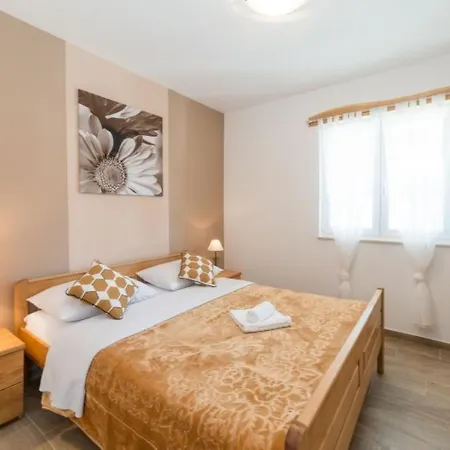 Steinvilla Mit Pool- Meerblick- Naehe Sandstrand By Interhome *