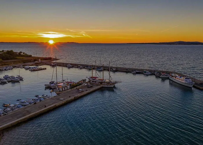 Steinvilla Mit Pool- Meerblick- Naehe Sandstrand By Interhome